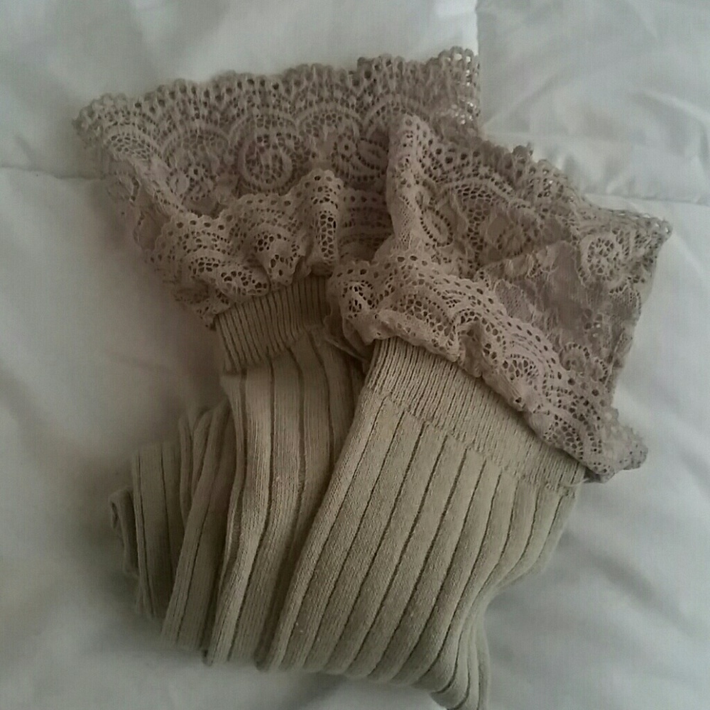 Thigh- high socks with lace trim