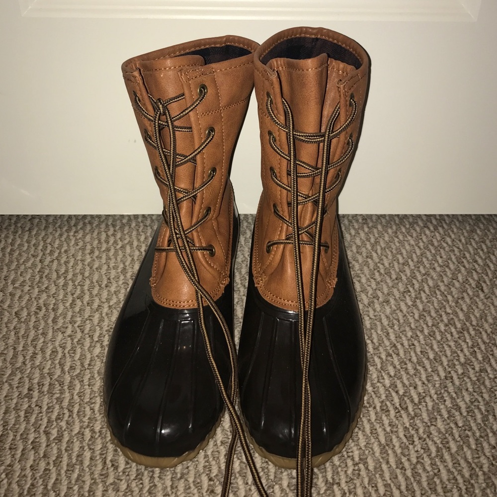 DUCK BOOTS ONLY WORN ONCE