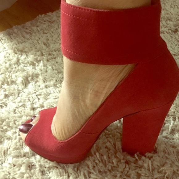 red chunky heels closed toe