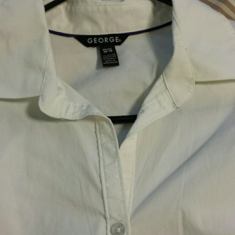 White blouse - Picture 2 of 4