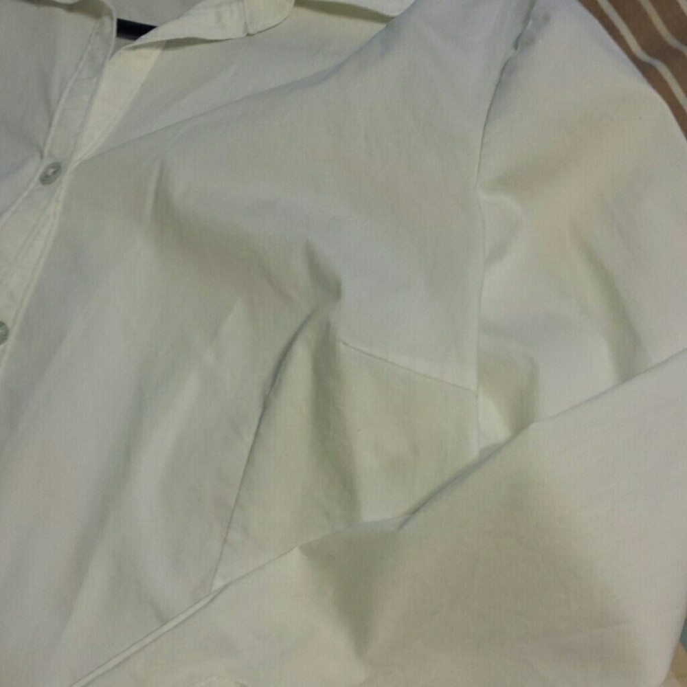 White blouse - Picture 3 of 4