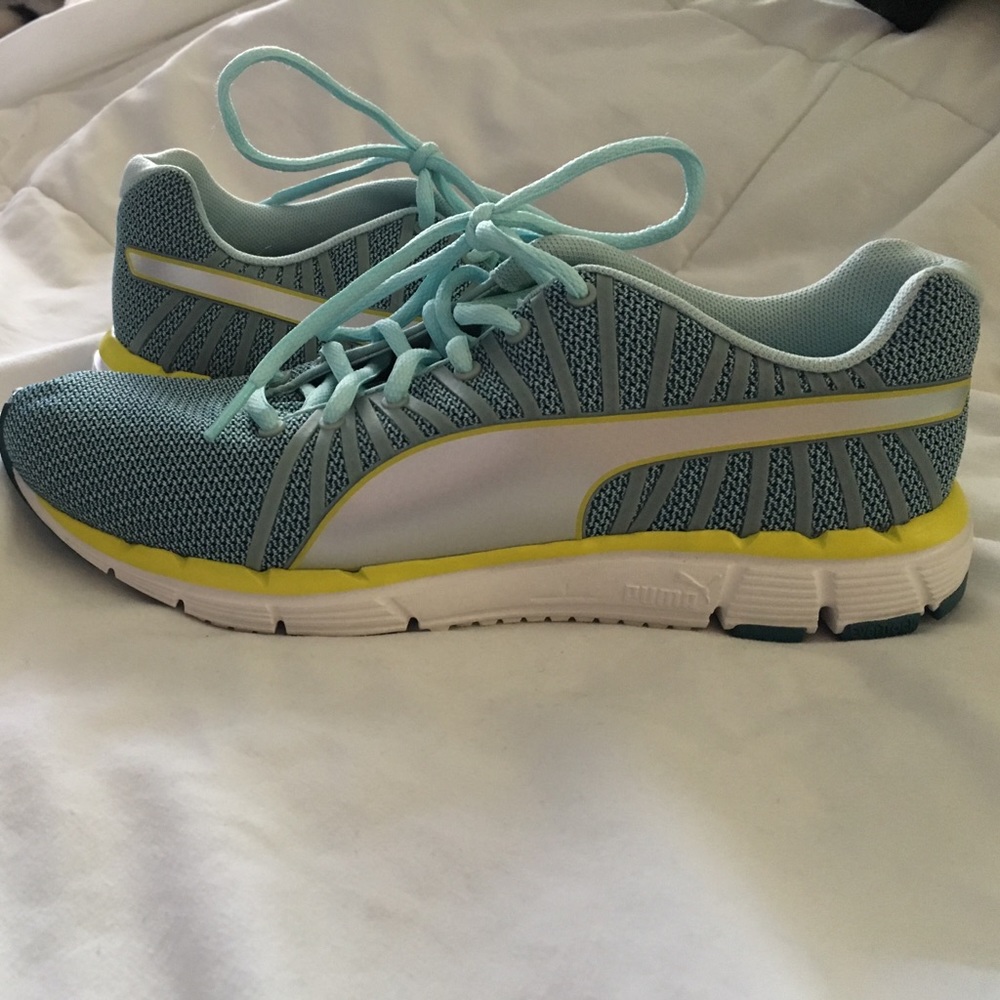 Shoes - Picture 4 of 4