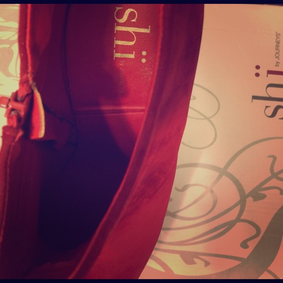 Shï by Journeys - Picture 3 of 3