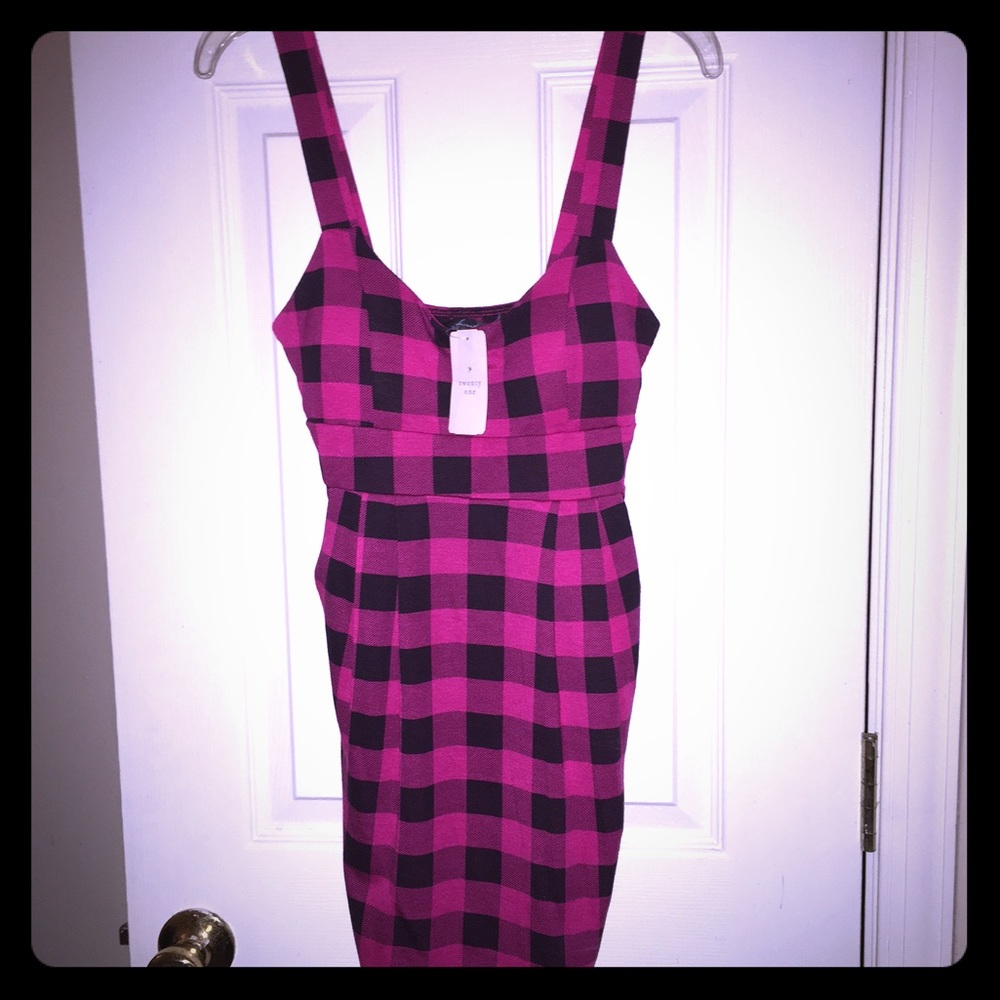 Pocket dress! Above the knee. Black and pink. NWT!