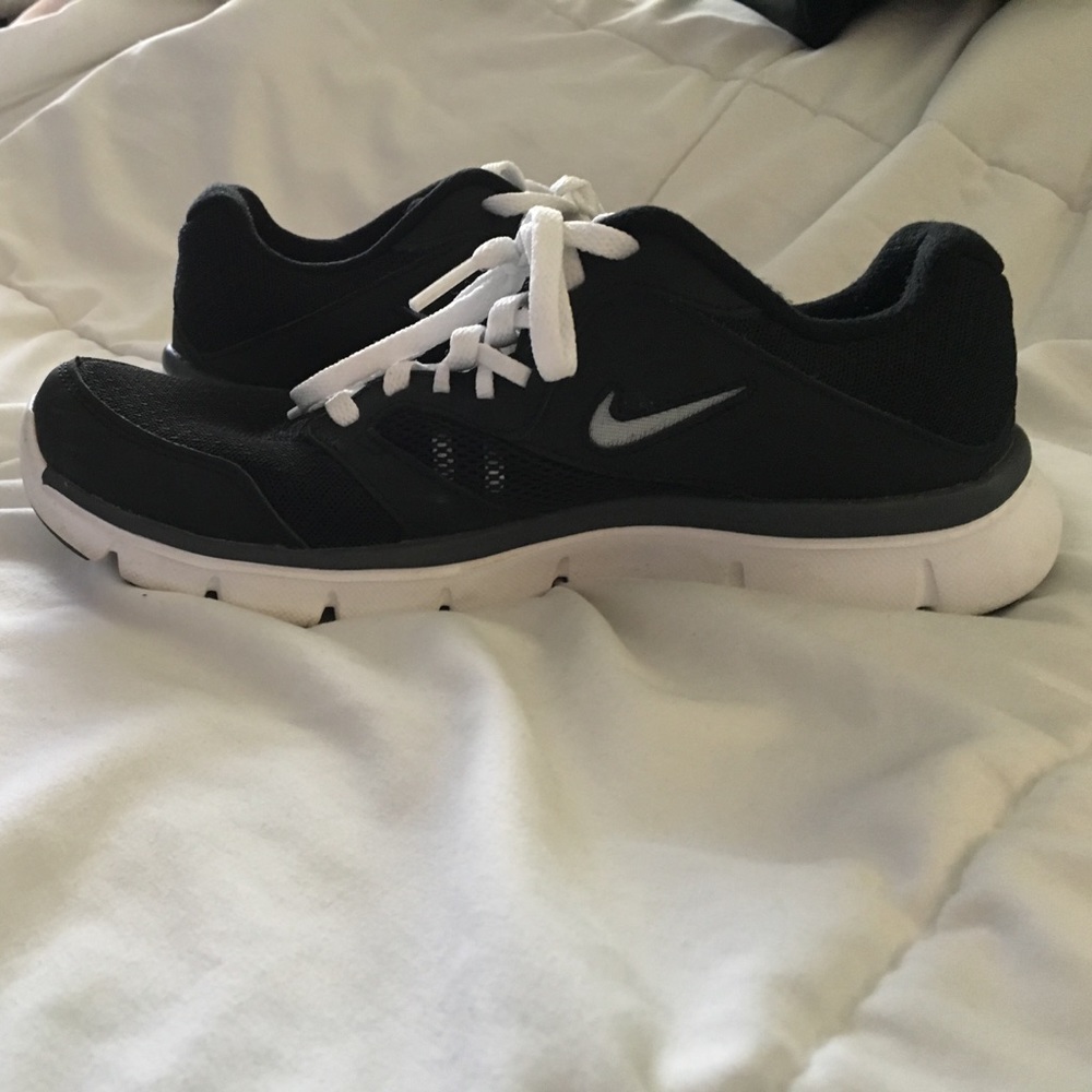 Shoes - Picture 2 of 4