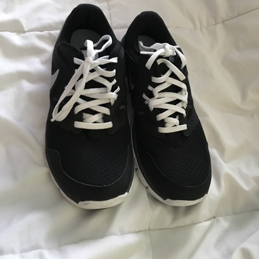 Shoes - Picture 4 of 4