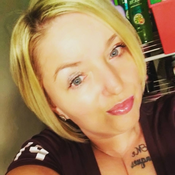 Meet your Posher, Laurie - Picture 1 of 1