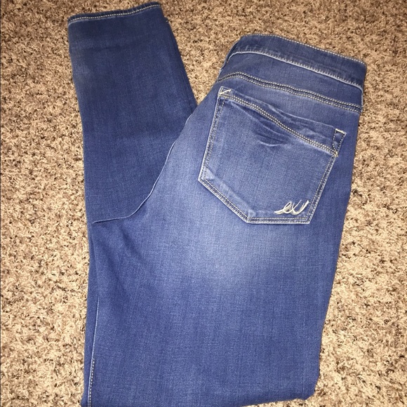 Express Skinny Jeans! Soft and comfy! - Picture 2 of 2