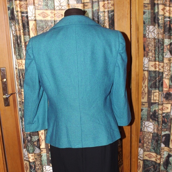 ✨ The Limited ✨ Wool Blazer - Picture 2 of 4