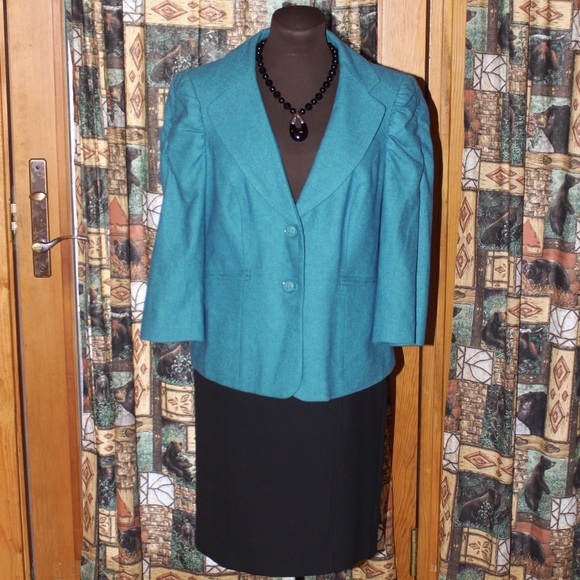 ✨ The Limited ✨ Wool Blazer - Picture 3 of 4