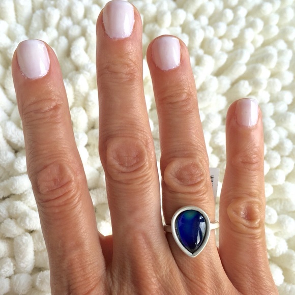 Jewelry - GORGEOUS DROP MOOD RING