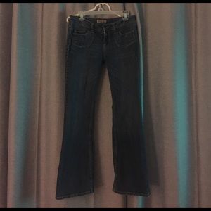 Extremely low cut jeans