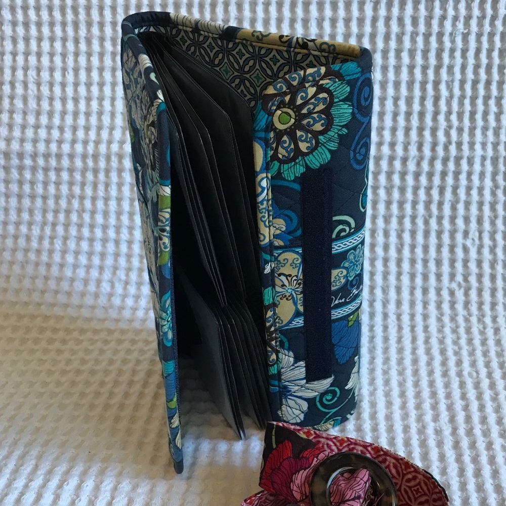 Vera bradley cd case - hold