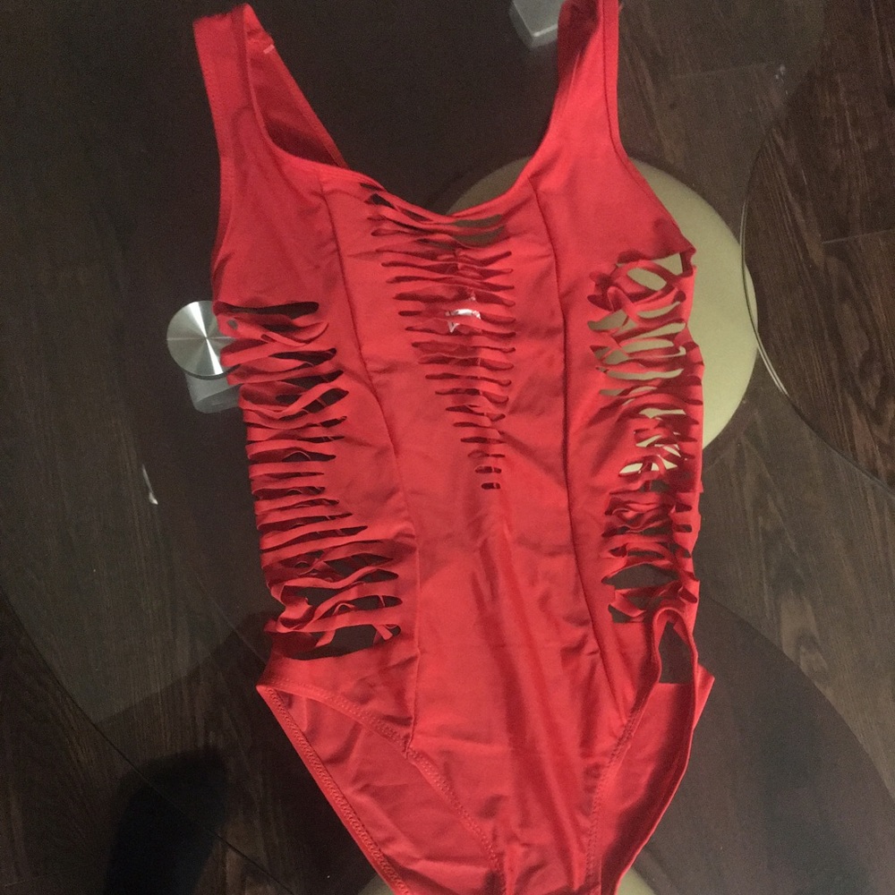 Red bathing suit - Picture 2 of 2