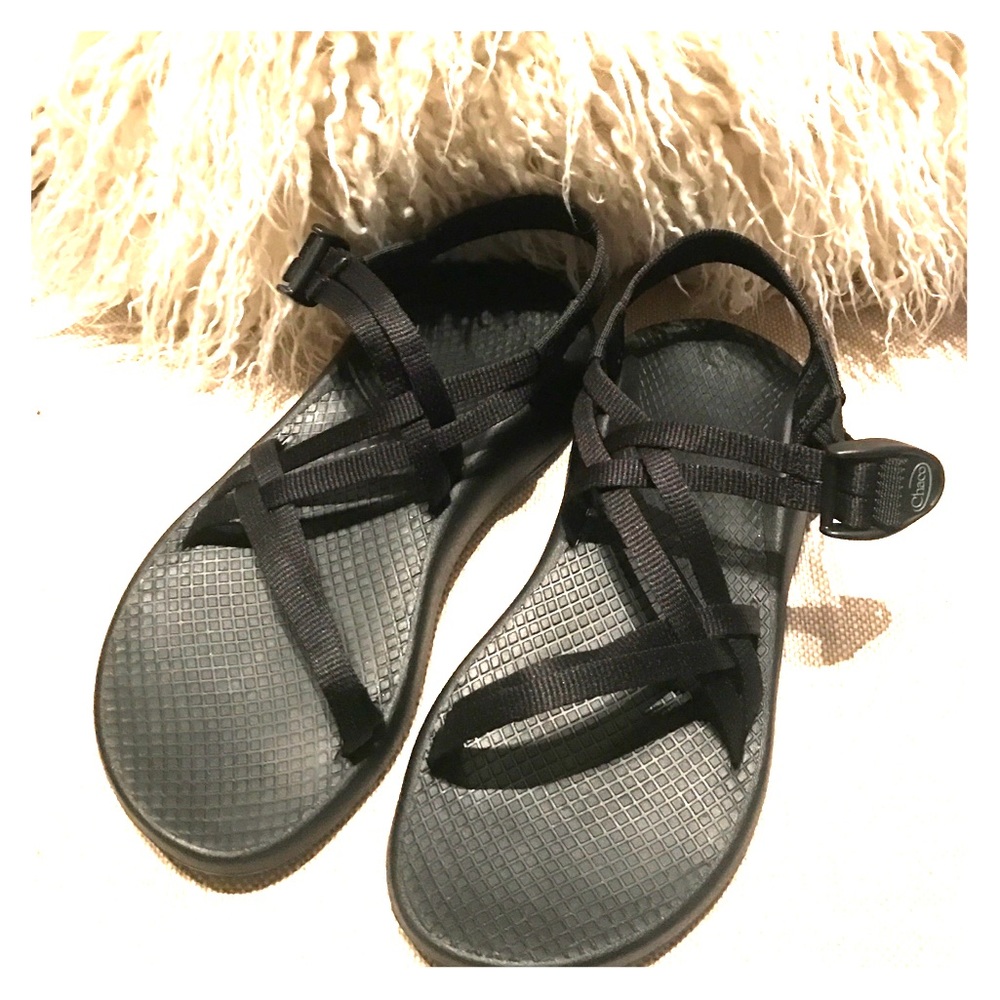 Black 2 strap Chacos