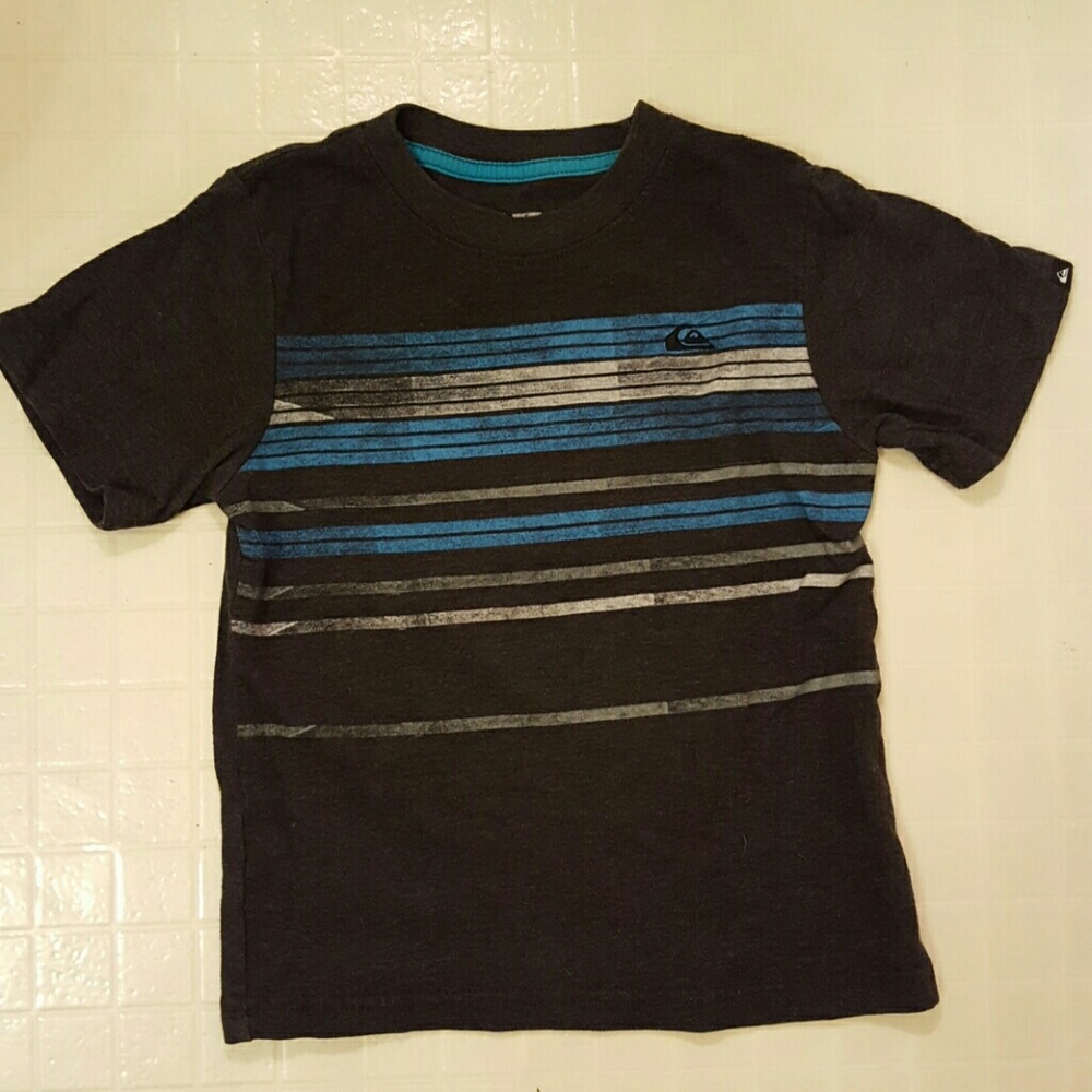Boys Quiksilver T Shirt size(5)