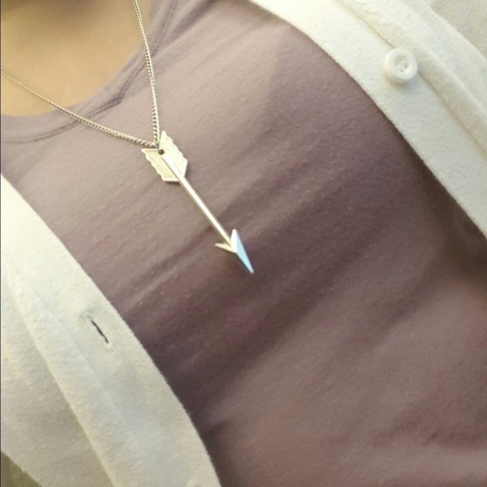 🌺 FASHION ARROW NECKLACE 🌺 - Picture 2 of 4