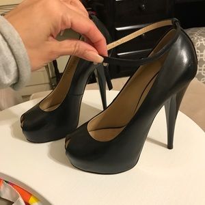 Size 39 Giuseppe Zanotti black peep toe 4' heels