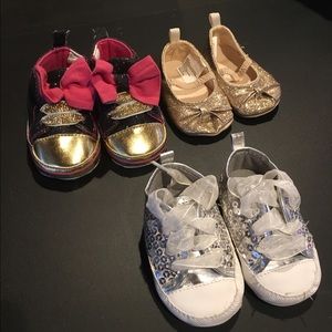 Lot of infant shoes