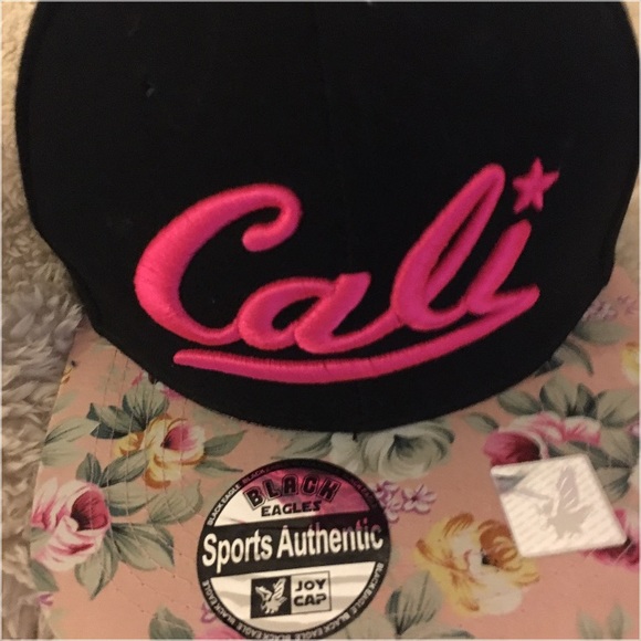 Cali hat - Picture 1 of 2