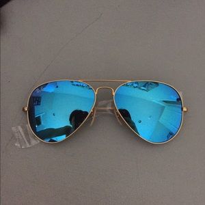NEVER WORN RAYBAN AVIATORS