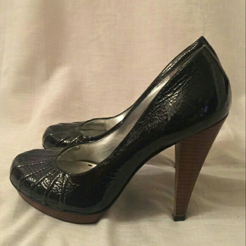Navy blue Gianni Bini heels - Picture 2 of 3