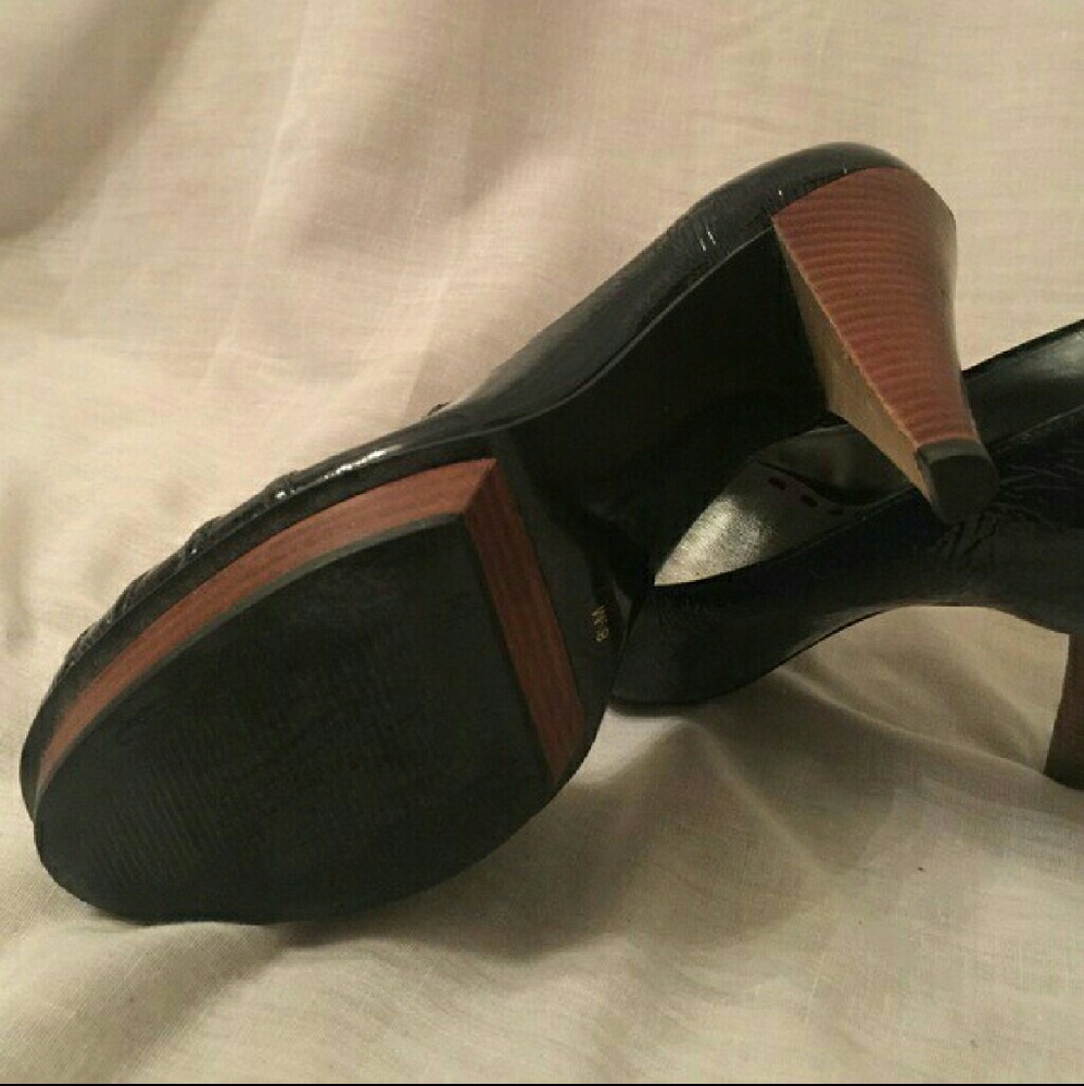 Navy blue Gianni Bini heels - Picture 3 of 3
