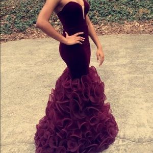 LOOKING FOR PROM DRESS LIKE THIS !