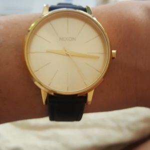 Nixon Kensington gold face w/ black leather strap