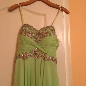 Stunning evening gown with tags