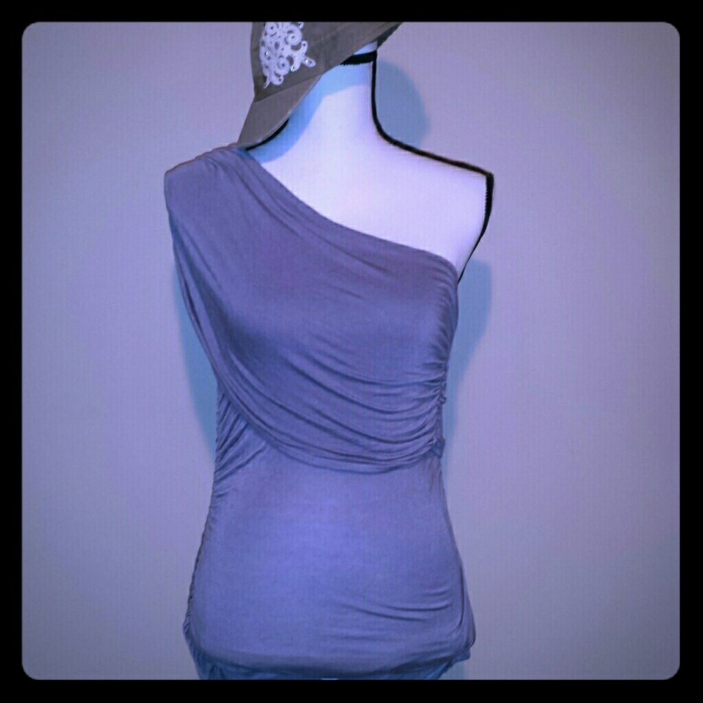 COMFY one shoulder top!!