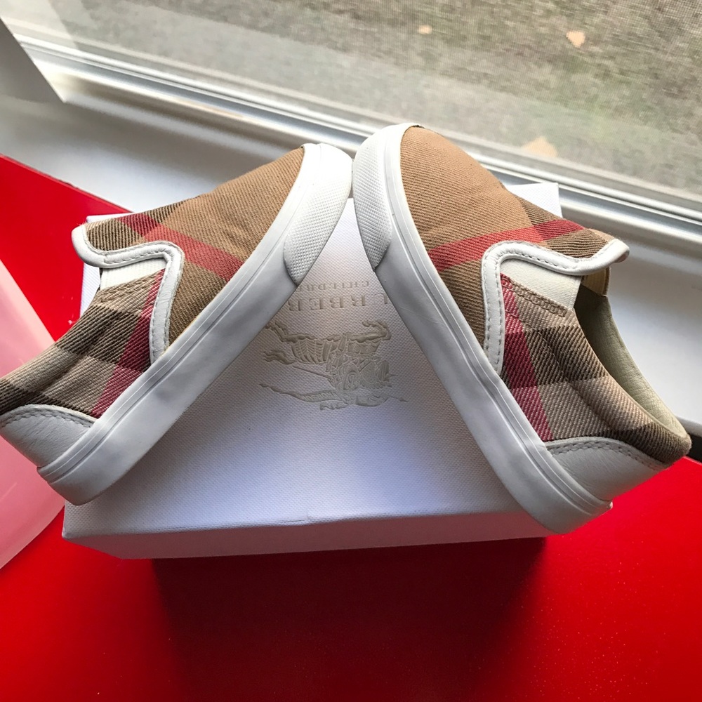 Burberry toddler 7c kids 100% authentic