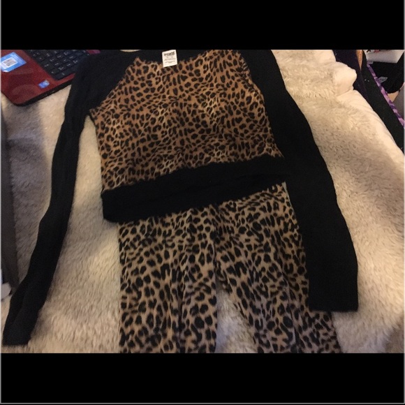 This is a pink leaperd set both xs - Picture 3 of 4