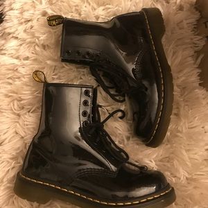 dr. Martens 1460s Lace up black patent boots