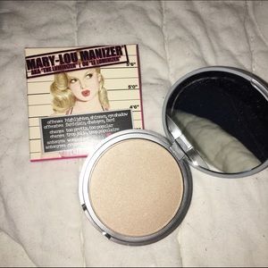 NEW | The Balm Mary Lou-Manizer Highlighter
