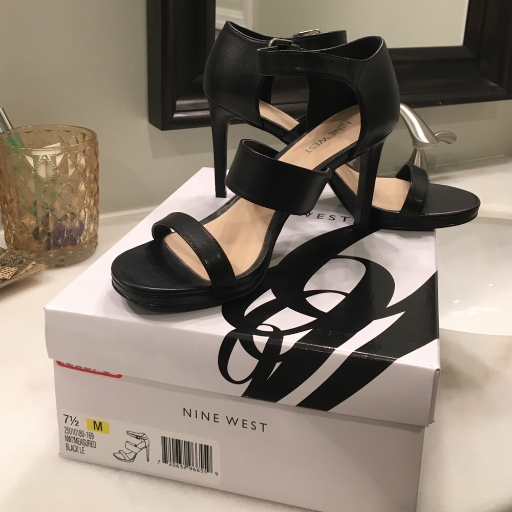 Nine West black straps sandals!
