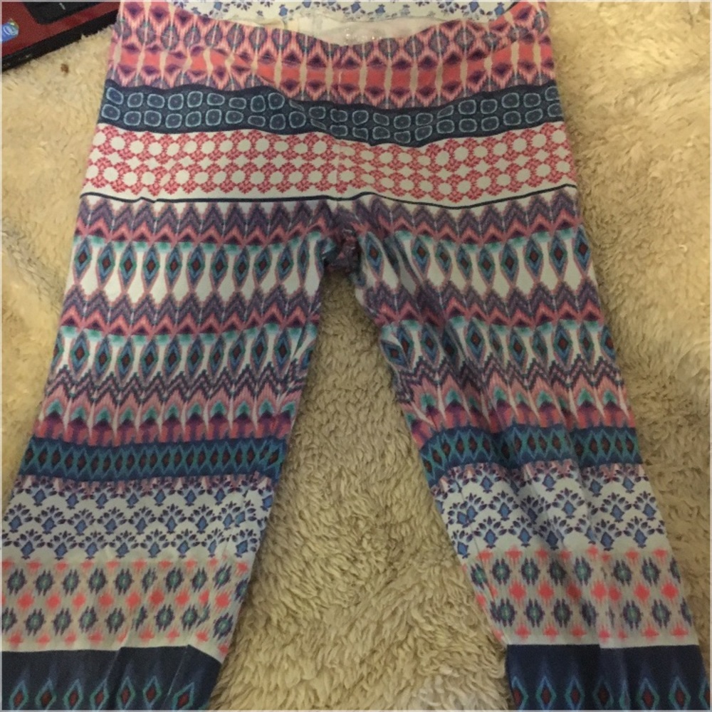 So these are leggings very stretchy& lots ofcolors