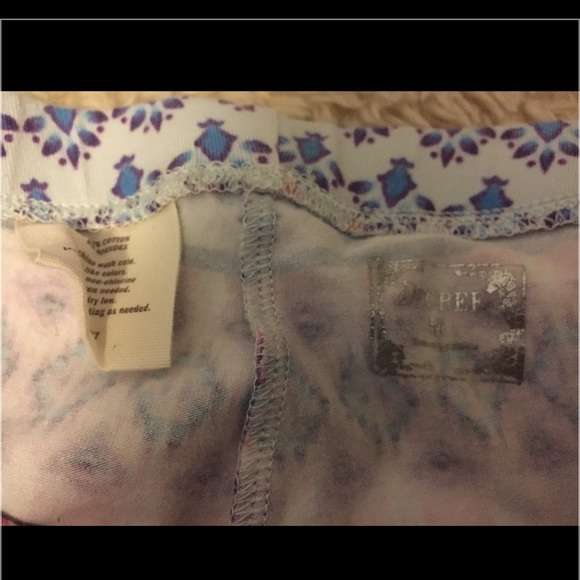 So these are leggings very stretchy& lots ofcolors - Picture 2 of 2