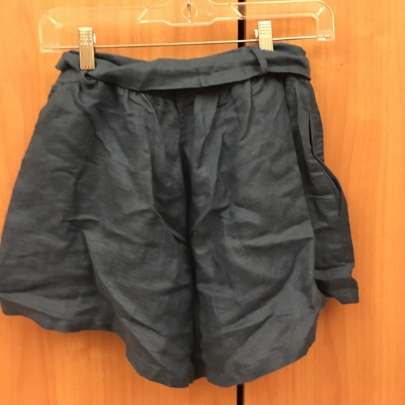 Blue canvas walking shorts - Picture 2 of 4