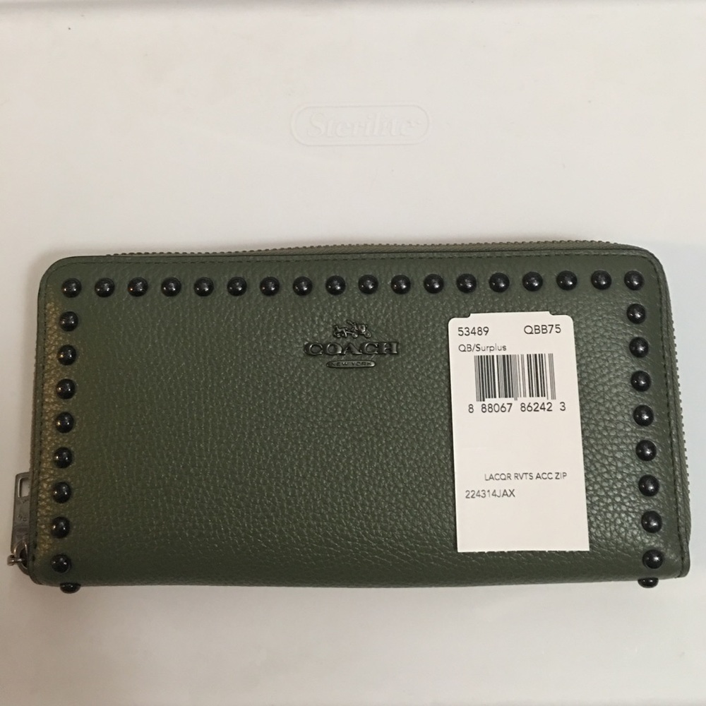 NWT! Coach Accordion zip wallet!