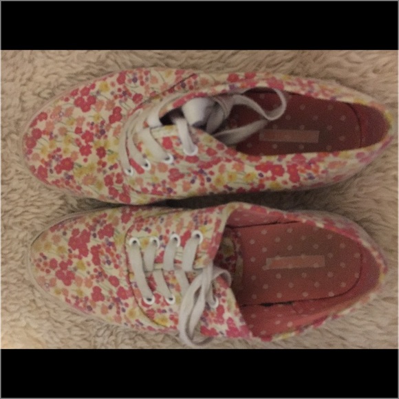 So these are shoes worn a bit but in good shape - Picture 1 of 2