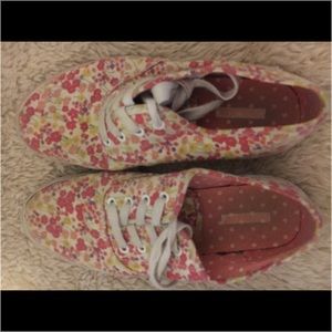 So these are shoes worn a bit but in good shape