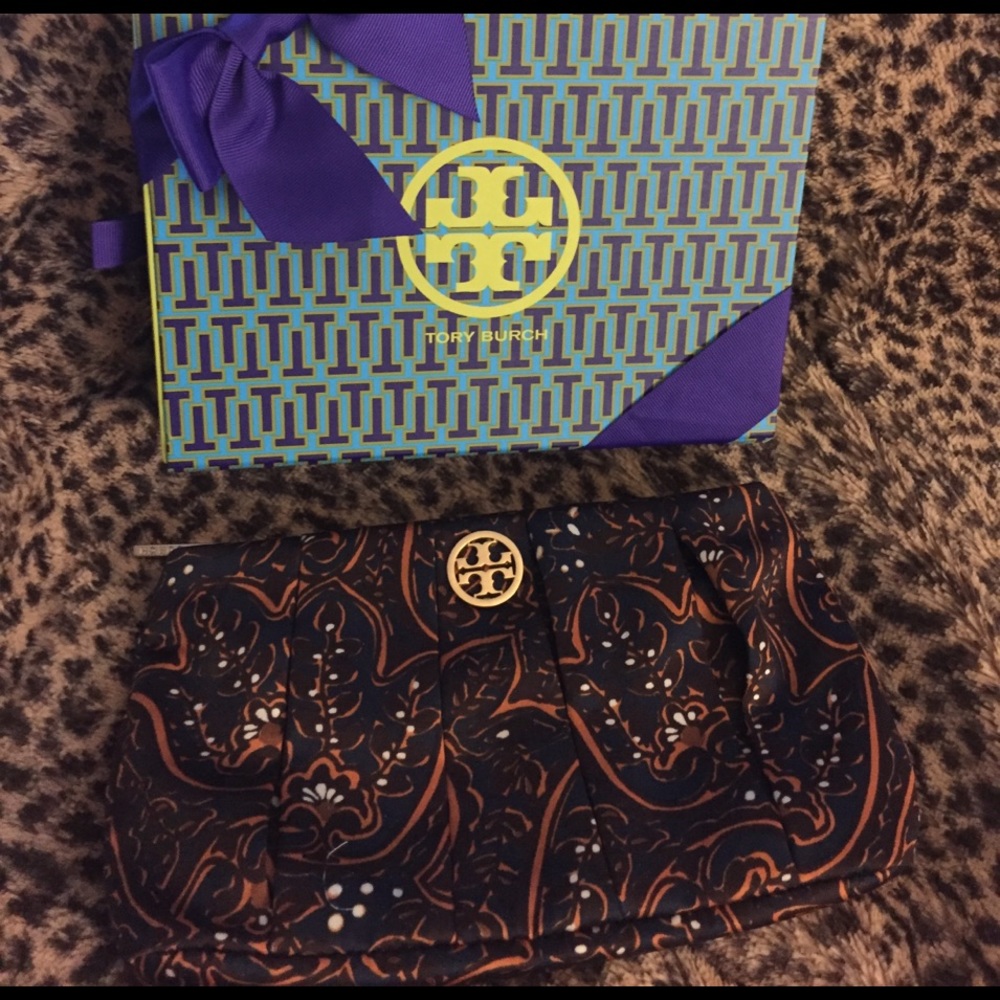 Authentic Tory Burch navy print clutch new