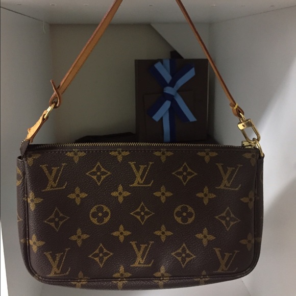 ❌SOLD❌💯Auth. Louis Vuitton Pochette older model - Picture 1 of 8
