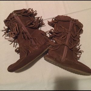 NWOT Minnetonka Moccasin Fringe Suede Boots Size 3