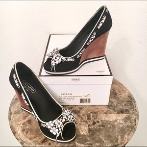 Coach Thalia *MAKE ME AN OFFER!* 😀