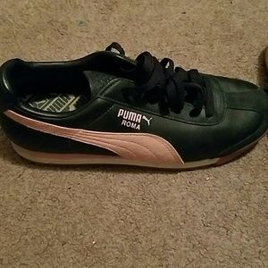 Pink &  Black Puma Tennis Shoes (size 7)