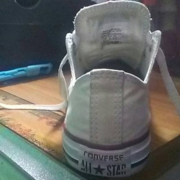 white converse - Picture 2 of 4