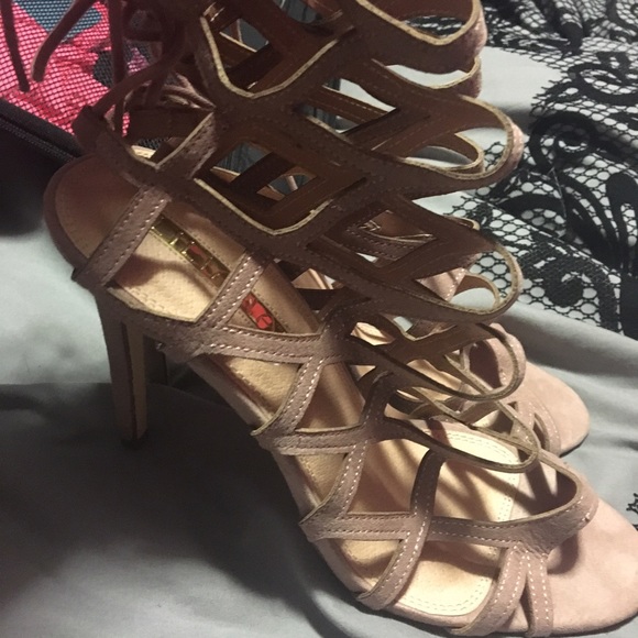 Nude Heels - Picture 2 of 3