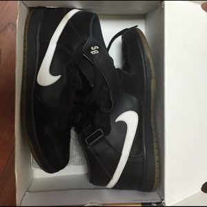 Nike Dunk Mid Pro SB